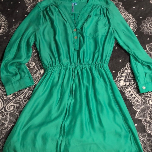 Long sleeve green short dress - Picture 1 of 3